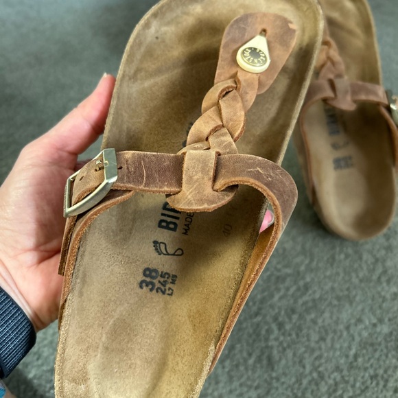 BIRKENSTOCK Braided Gizeh in Cognac. - Picture 3 of 5